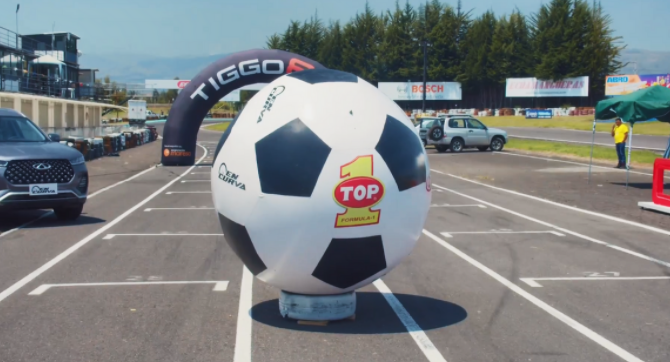 当赛车遇到足球，是时候展现真正的技术了！